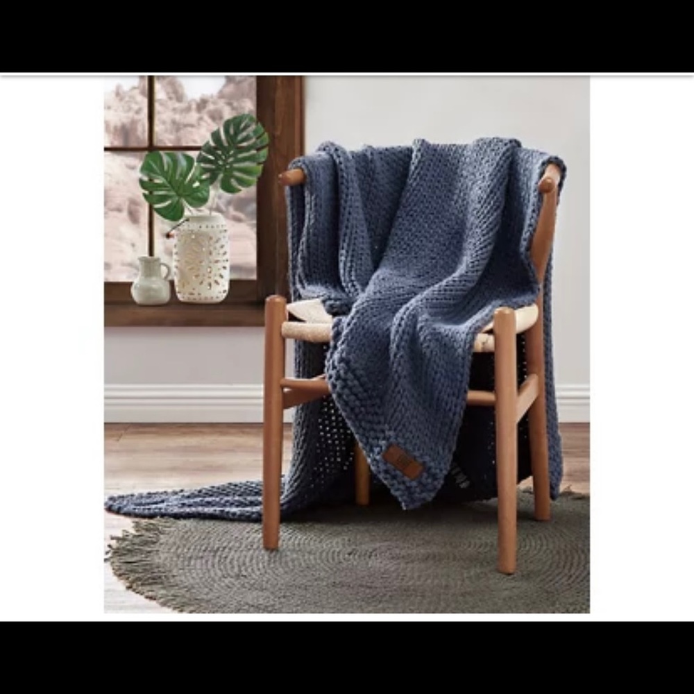 Frye chunky knit blanket, new with tags